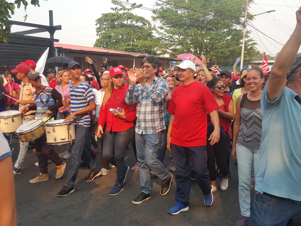 GRAN MARCHA DESDE BARINAS EN RESPALDO A NUESTRO PRESIDENTE MADURO, PUEBLO Y FUERZAS ARMADAS ,UNION CIVICO MILITAR DISPUESTOS A DEFENDER A NUESTRA PATRIA QUE CUALQUIER INTRUSO QUE PRETENDA ROBARNOLAS ,BARINITAS ,MUNICIPIO BOLIVAR PRESENTE,,VIVA CHAVEZ,VIVA @NicolasMaduro