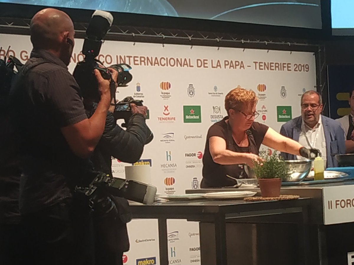 GASTROactitud's tweet photo. Ana del Carmen Bar Aithay nos presenta su tortilla para el Campeonato Nacional de tortilla #foropapa #tenerife https://t.co/Pprkynjs3o