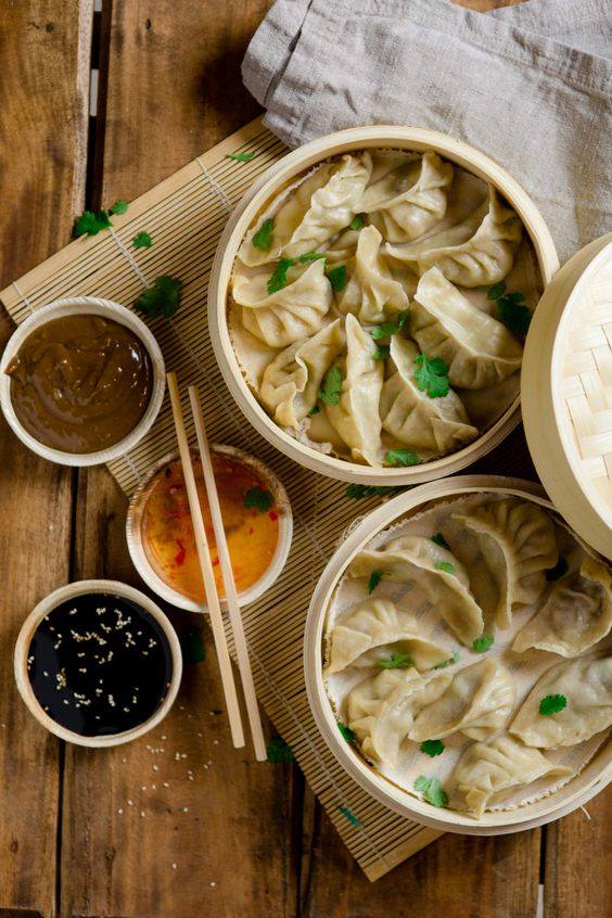 BeLiveEat's tweet photo. ◯ Taller de Dumplings y Gyozas ◯ Wo Kitchen ◯
¿Fan de la comida asiática? Apúntate a un taller donde aprenderéis a preparar deliciosos Dumplings, Baos, Gyozas y Salsa de jengibre. 

➡Jueves 28/03 de 19 a 22 hs.
➡ Link: https://t.co/cZihHp1wy2 https://t.co/5cmCZZOjEd