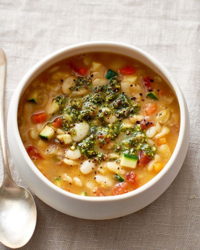 Make a big batch of this slow-cooker butterbean minestrone to enjoy all week! buff.ly/2D8jL4l