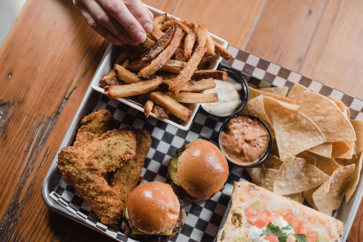 The Loose Moose tweet media