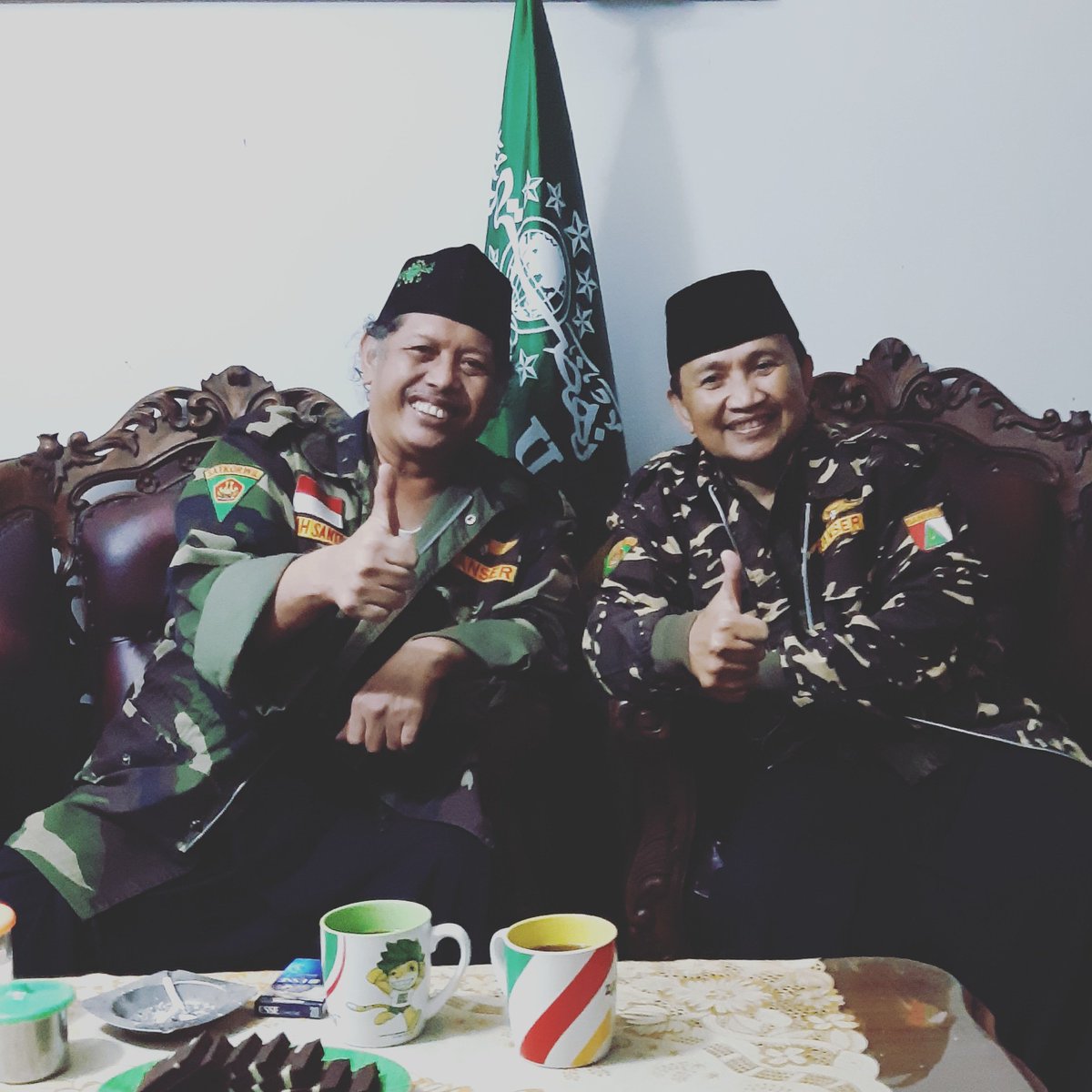 #Ngopi bareng "bolo lawas seperjuangan 1998" jaman GD....
KH.Z.Arifin Junaidi.
#Semoga lancar sukses berkah selalu Yi.
