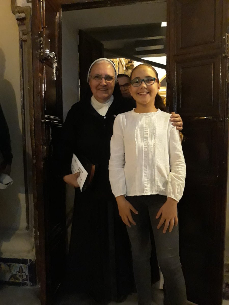 ESMASevilla's tweet photo. El pasado 15 de marzo ofrecimos un Concierto de Cuaresma en @PSIldefonso a favor del vecino Convento de San Leandro.

Esta tarde hemos hecho entrega de los donativos recaudados a la comunidad de religiosas agustinas.

Muchas gracias por vuestra colaboración.

#XXANIVERSARIOESMA https://t.co/DPBqkn87h1