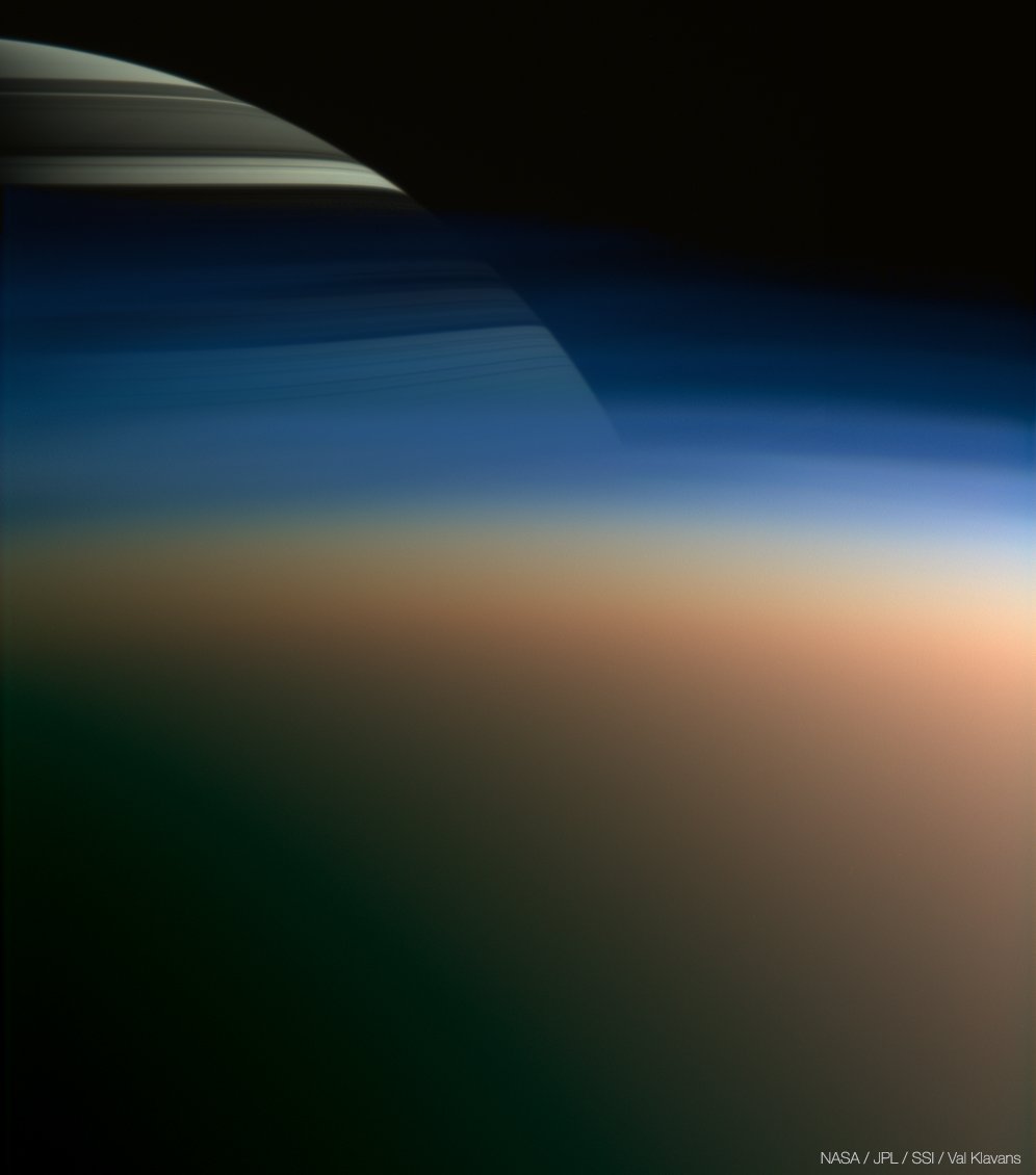 Titan Saturn's Moon / Twitter