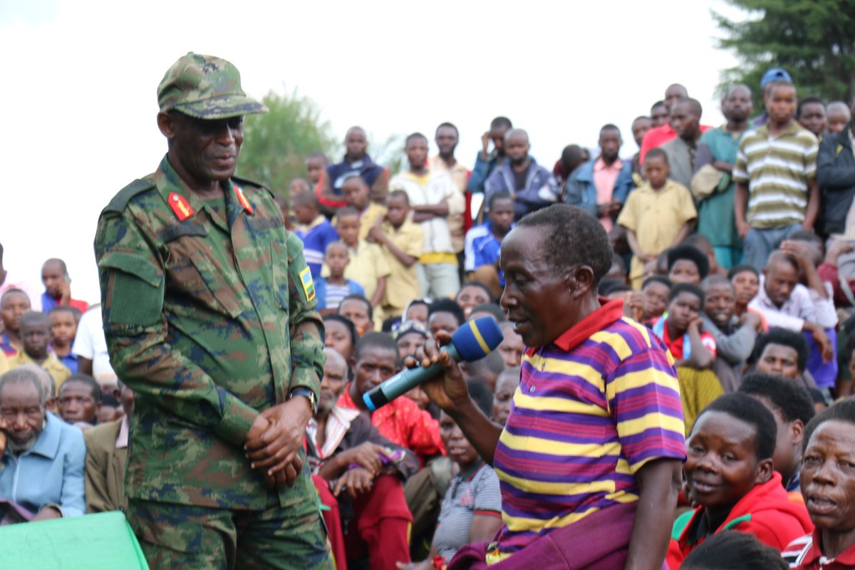 KamaliAimeF's tweet photo. Uyu munsi twishimiye kwakira Guverineri w'Intara y'Iburengerazuba Munyantwali Alphonse n'abo mu Nzego z'Umutekano bakorana, mu Nteko z'Abaturage mu Murenge wa Cyato. Ibi bishimangira ko kwegera Umuturage atari magambo masa.
@munyantwaliAl1 @RwandaWest @RwandaLocalGov @Nyamasheke https://t.co/B8oHr7tTAm