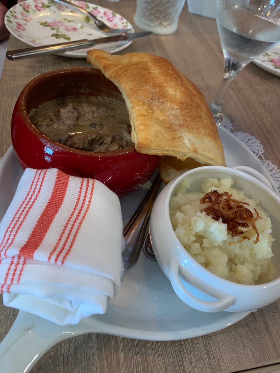 jadeloyzaga's tweet photo. Letβs just take a moment to appreciate the wonderful food we had today for feature squads offsite. @anna1go has good taste π·πΊ #starwebdoes @kpk https://t.co/2OTkzObH9S