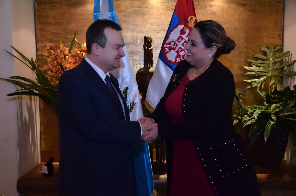 Recibiendo la visita oficial del Canciller de Serbia, un país aliado, que también ha logrado librarse de las garras chairas.

No que aislados, ¿trío de mequetrefes?
Si ustedes mequetrefes : .<a href="/CarlosRaulGt/">Carlos Raúl Morales Moscoso</a> .<a href="/EGutierrezGiron/">Edgar Gutierrez Giron</a> .<a href="/fcarrera1904/">Fer Chapin</a>

Ate: #LaCanciller