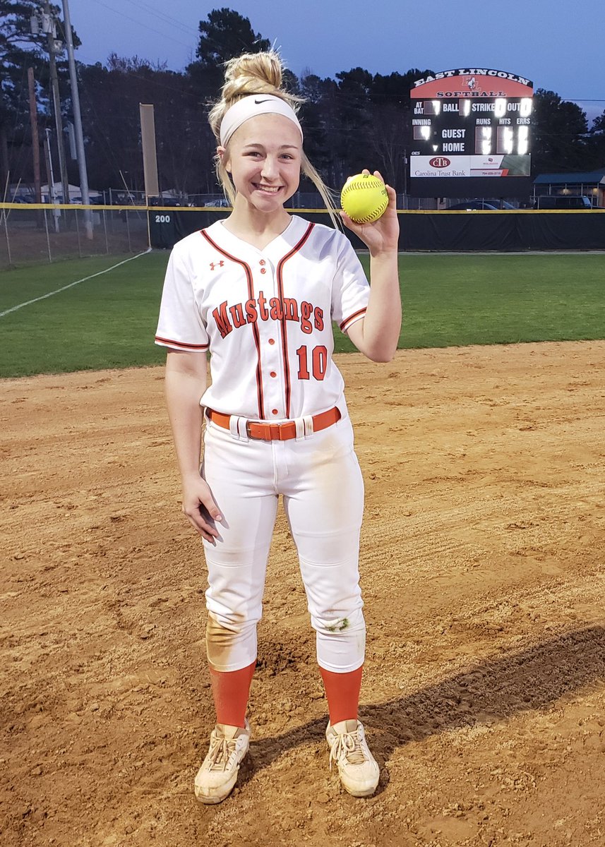BanditsElite16u's tweet photo. Congratulations to @KatelynnCrowe4 for hitting her Conference leading 5th homerun tonight against rival Maiden in the 5-4 victory. https://t.co/yXYd75Cs7w