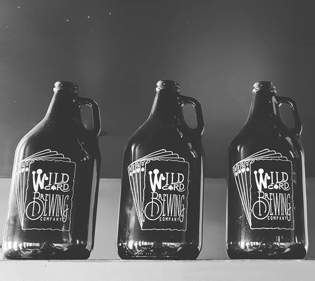 wildcardbeer's tweet photo. "Growlers" are a stylish, environmentally friendly way to consume fresh beer. The refillable 2L glass containers can be filled dozens of times if properly cared for. Cheers to that! 🍻🐅🌲☀️🌎 https://t.co/aqdRLK0N6t https://t.co/0aybCA5hns