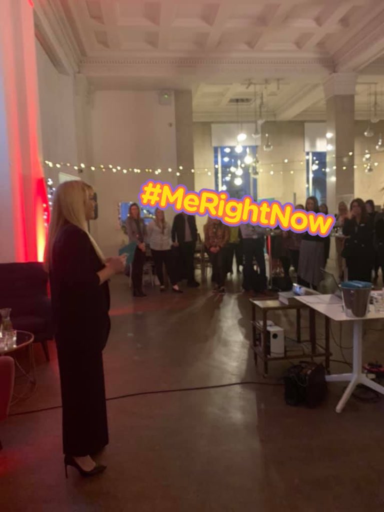 VickyJaycock's tweet photo. Thank you @SimoneRoche . Loved presenting tonight @OhMeOhMy_Liv @NorthPowerWomen #runstheworld #girls ππΌββοΈππΌββοΈππΌββοΈππΌββοΈππΌββοΈ https://t.co/ApYQXwwY8c