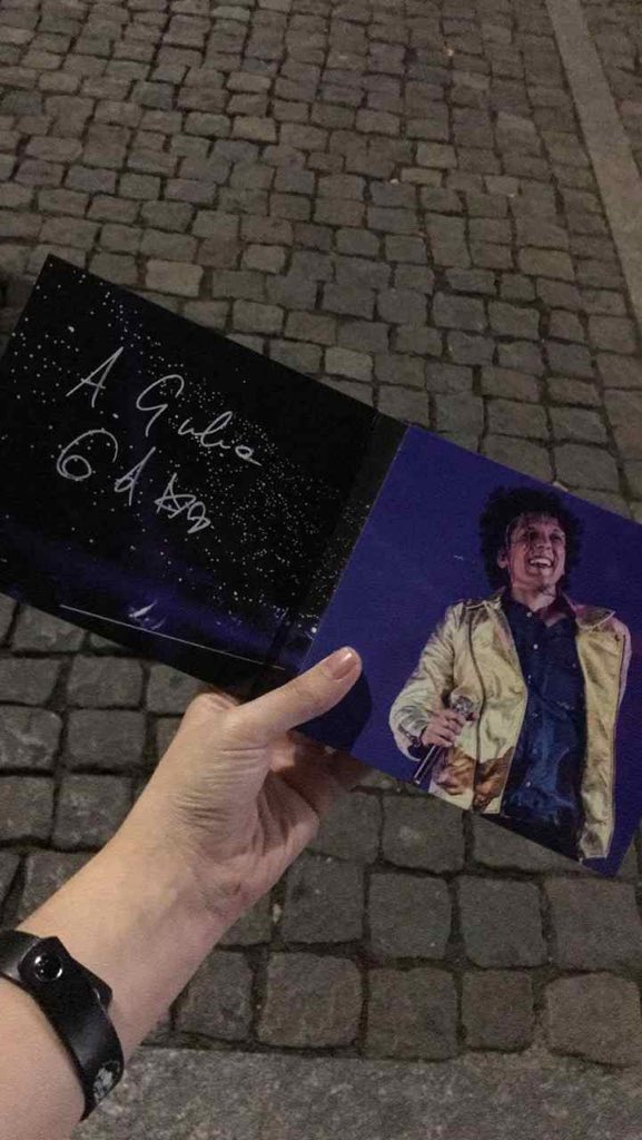 giuliaporellogp's tweet photo. io: “Grazie per la tua musica, mi salva ogni giorno!”
Ermal: “grazie a te, Giulia!” sorridendo.

sei speciale Ricciolo, ti voglio bene.❤️

@MetaErmal #ermalmeta #ErmalMetaInstore #torino https://t.co/AwqOjk114H