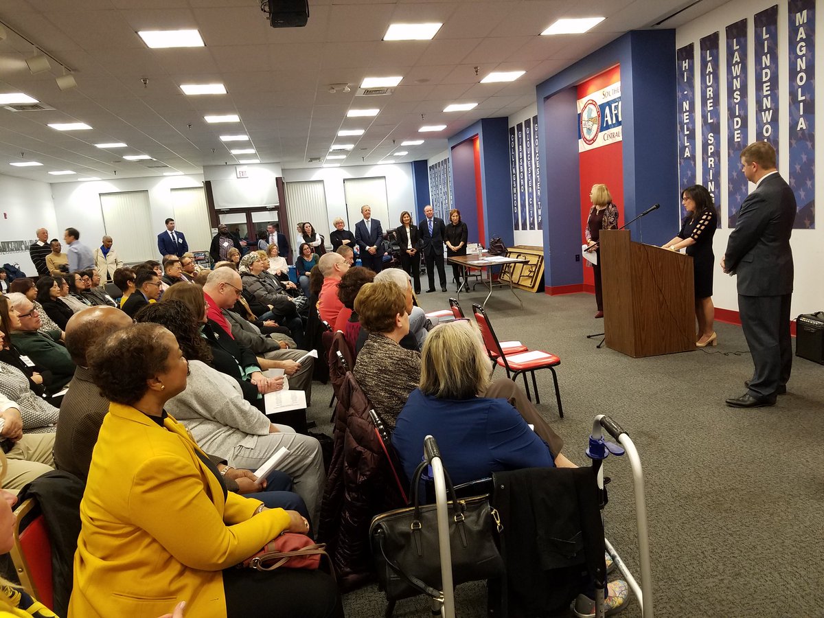 Democrats_chnj's tweet photo. Cherry Hill Council nominee Michele Golkow, former President of Temple Beth Shalom, is proud to serve our community. https://t.co/Dj2Mk0yHt7