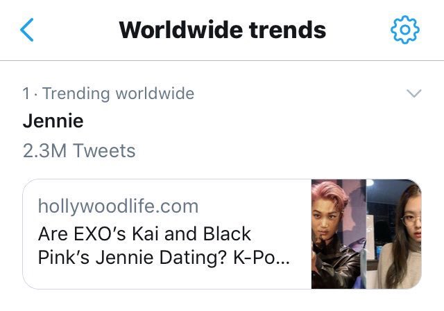 327Manoban_Lisa's tweet photo. Lisa trending with 1m+ tweets on her birthday while jennie the bitch trended 2m+ because of her dating scandal 😂😂THE BIG DIFFERENCE🤣🤣"THE EXCELLENCE LISA MANOBAN HAS"🙀🙀

#AceLalisaDay https://t.co/QZjM95ces0