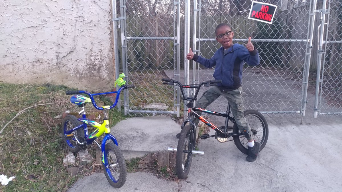 MrFNTM's tweet photo. New bike forda boy ..impulse buy/he getting bigger/ he was at the park with the serious face on.. So I had to๐คท๐พโโ๏ธ๐๐พโโ๏ธ๐ด๐พโโ๏ธ๐
#bmx #breadbmx #proudpapa #happytears https://t.co/lURzhZBbzE