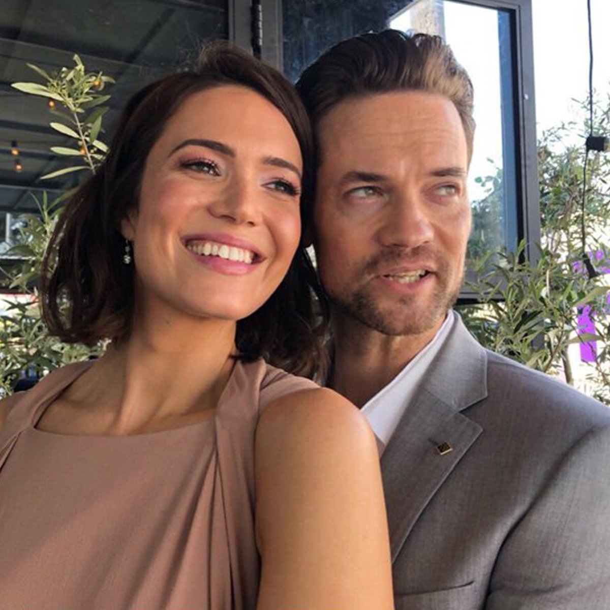 Series Brasil On Twitter Apos 17 Anos Do Lancamento De Um Amor Para Recordar Mandy Moore E Shane West Recriaram A Pose Classica Do Filme