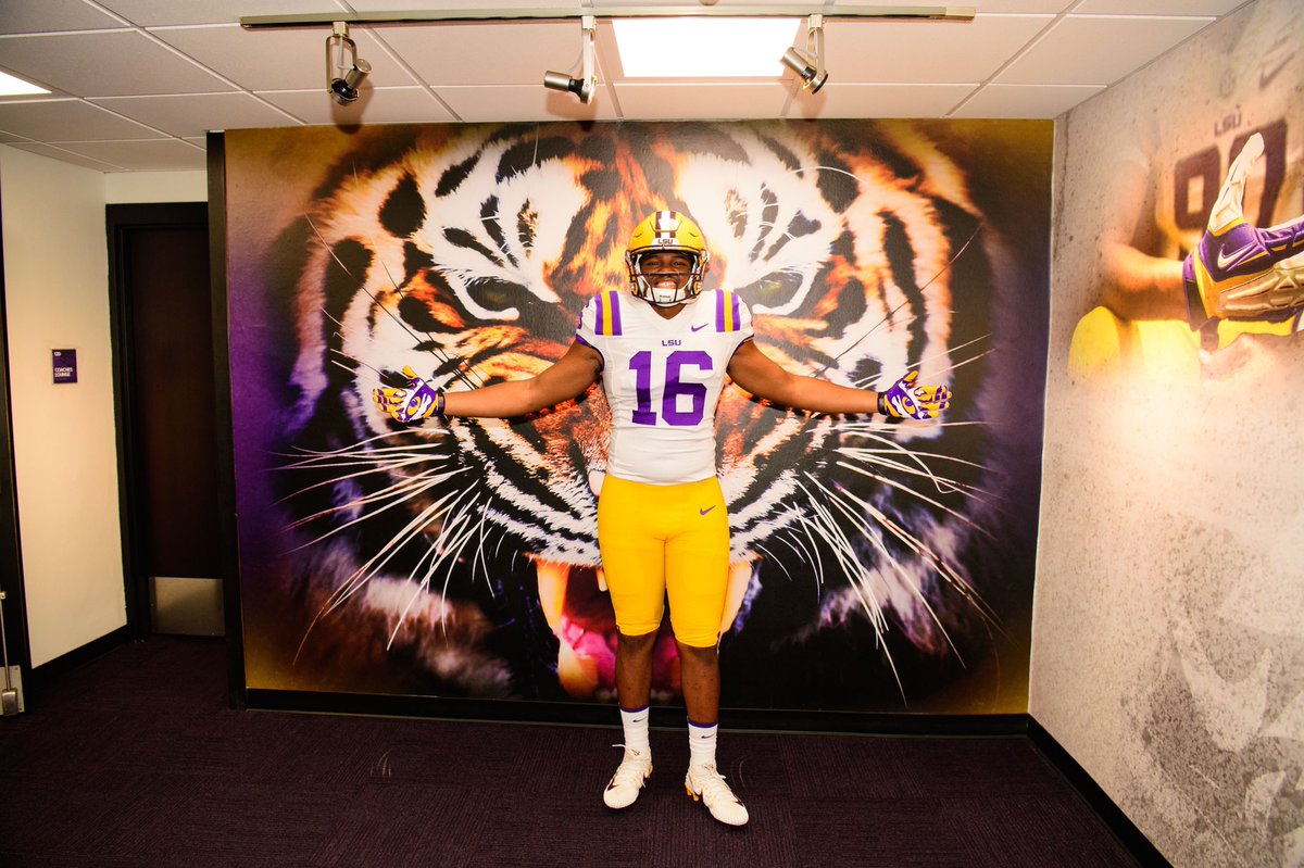 chideraxumeh's tweet photo. Amazing Visit at Death Valley 
Umeh Train...to LSU???   #GeauxTigers🐯 https://t.co/H4o4tzBYR0