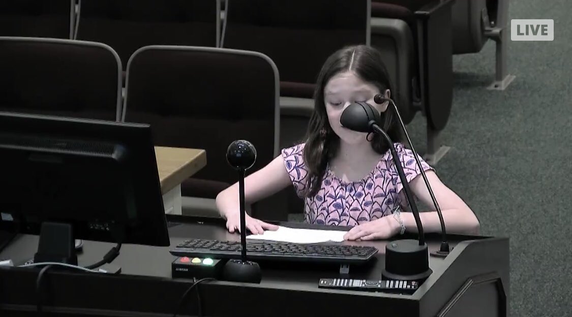 JessieTipling's tweet image. Thank you for your time @KiznerScott. Now it’s time to make a change. #NoStrawsInSCPS