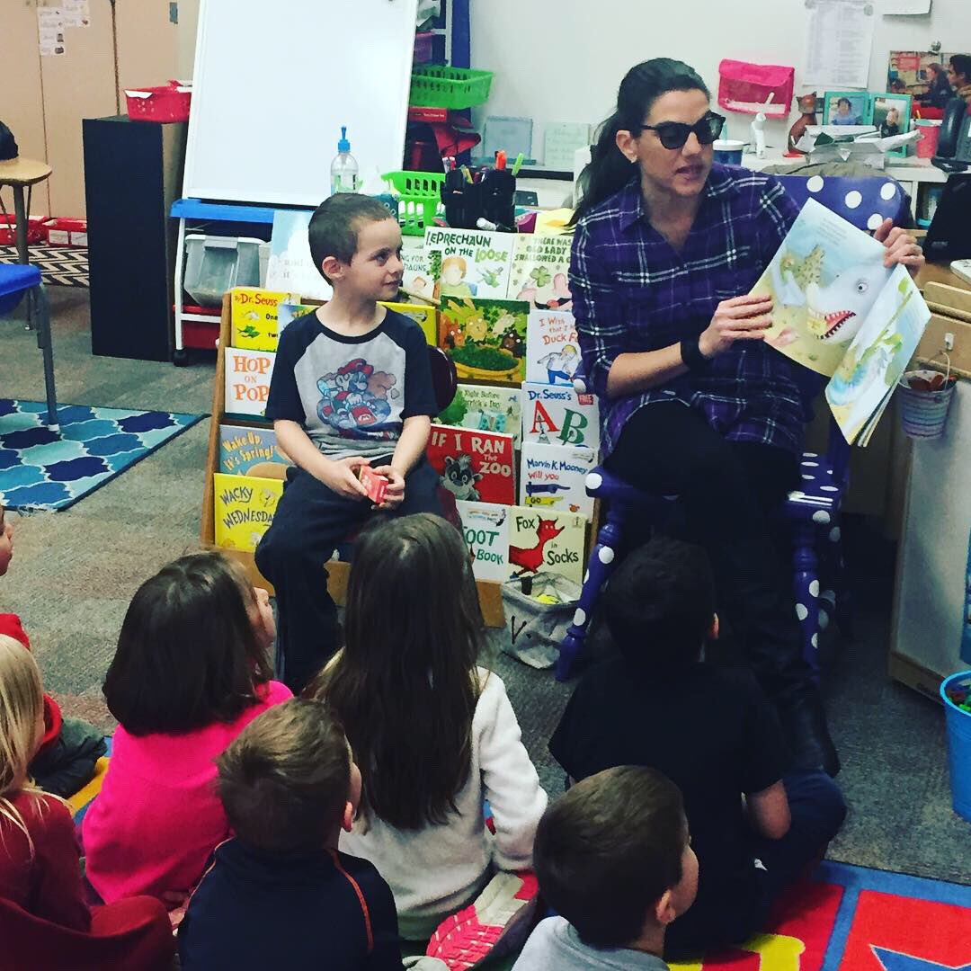 JVerilePSD's tweet photo. There were no pout pout faces during this mystery reader’s story! #readacrossamerica #fvfoxes https://t.co/l34JrTb7q8