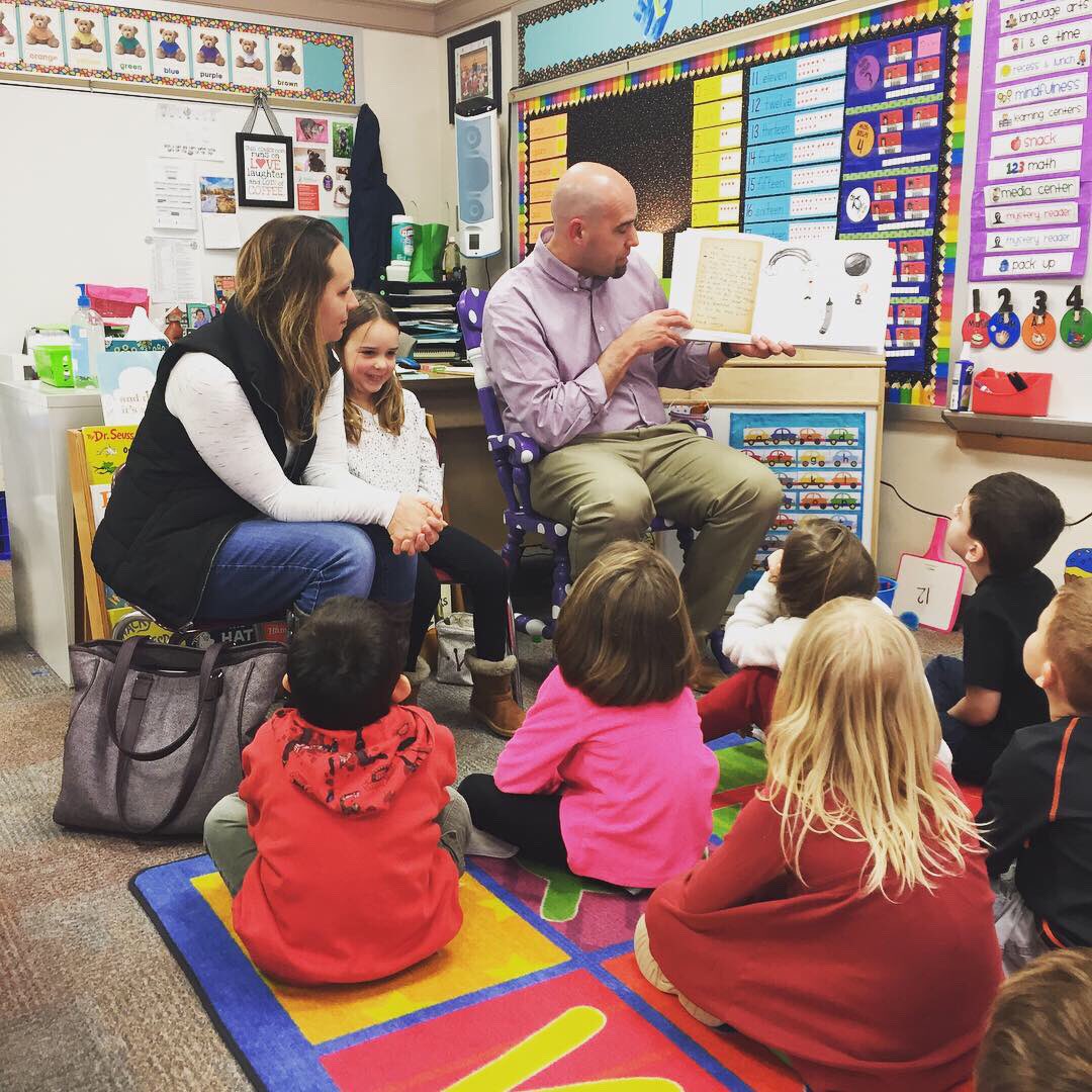 JVerilePSD's tweet photo. Since we use crayons so much in kindergarten, we loved hearing their opinions of things! #readacrossamerica #fvfoxes #pinkdinosaursarecool https://t.co/nvfmvqTXiQ