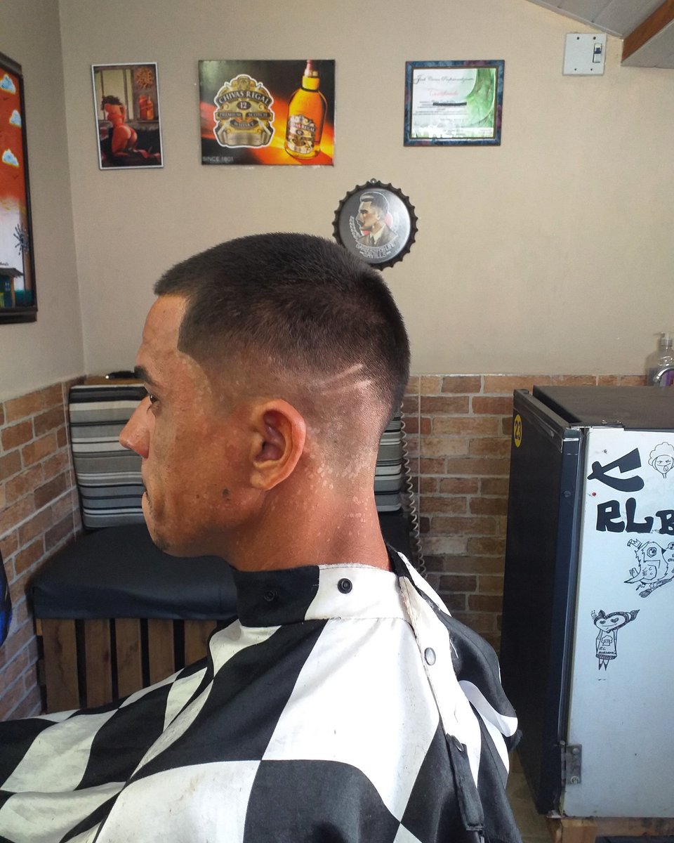 RlBarbearia's tweet photo. Régua máxima no thuthuca 📏💈 https://t.co/NkjhLRGrnC