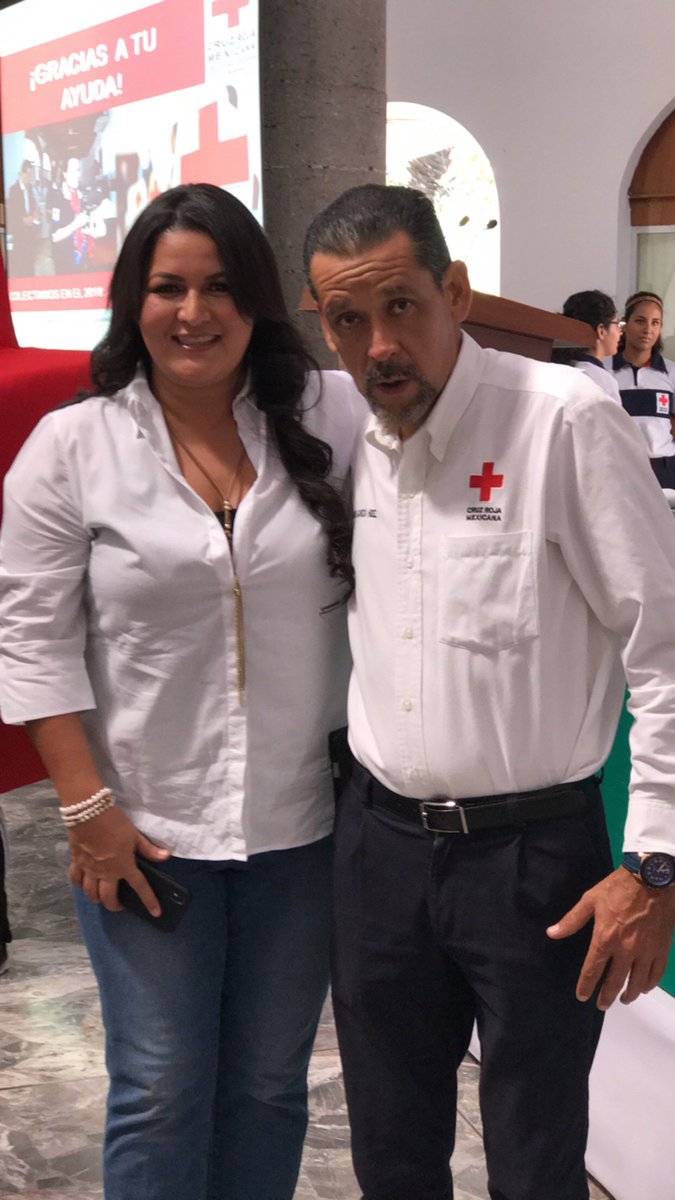 Eicarrilloa's tweet photo. @CONAFE_mx #Nayarit presente en el arranque de #ColectaNacional2019 de la Cruz Roja. Contando con la presencia de nuestro Gobernador, Presidenta Estatal del DIF y Delegado de la Cruz Roja Nayarit.
#Conafe reconoce la noble labor de la #CruzRoja que realizan en el Estado. https://t.co/MoNIc9XfVZ