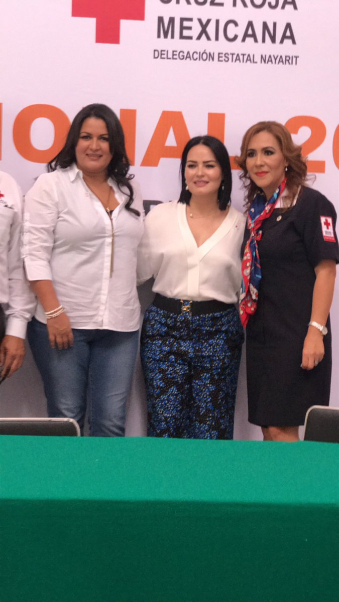 Eicarrilloa's tweet photo. @CONAFE_mx #Nayarit presente en el arranque de #ColectaNacional2019 de la Cruz Roja. Contando con la presencia de nuestro Gobernador, Presidenta Estatal del DIF y Delegado de la Cruz Roja Nayarit.
#Conafe reconoce la noble labor de la #CruzRoja que realizan en el Estado. https://t.co/MoNIc9XfVZ