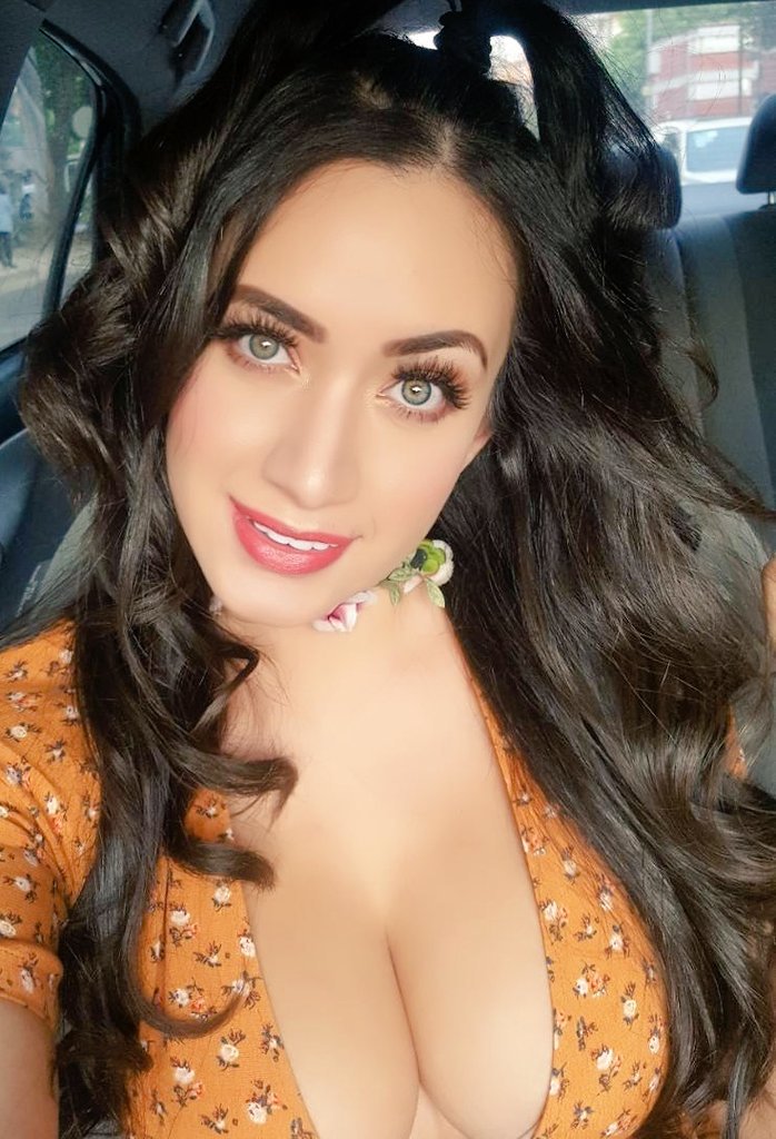 selenepauluna's tweet photo. #PidoPerdonPor no subir esta foto más temprano pero alcanzo a decirles #FelizMartes mis amores !!! https://t.co/zmiGFExldP