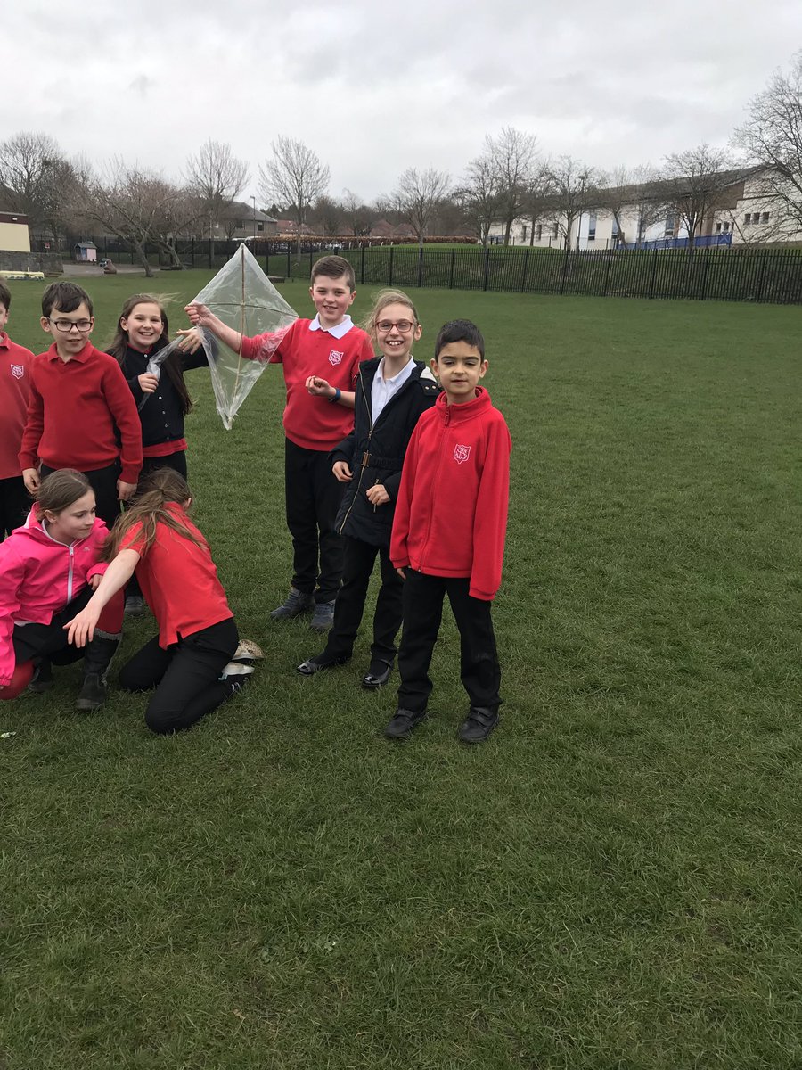 SaintJosephsRC's tweet photo. Very proud of Primary 5 as they work together to build a kite out of rubbish. It flew fantastically well. #outdoorlearning #Sustainability #letslearnoutside https://t.co/vnEWXF8HvA
