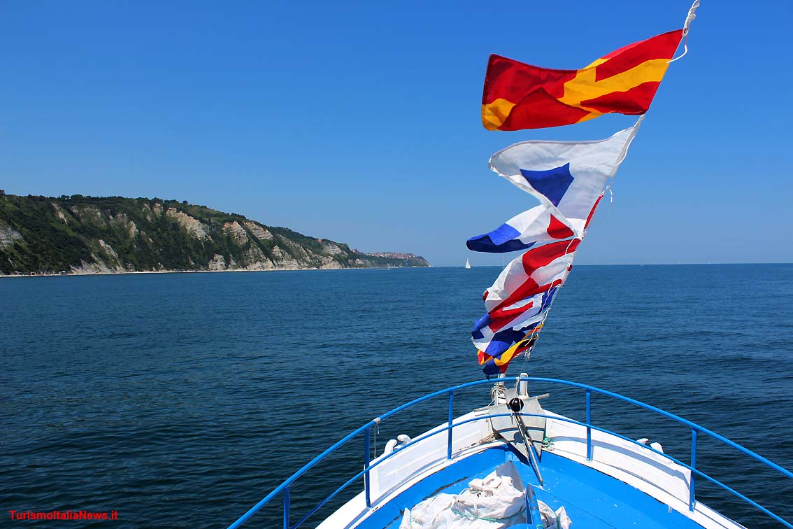 TurismoItaliaNw's tweet photo. Tipicità in Blu, il luogo dove il mare incontra le persone: Il Festival della blu economy si svolge ad Ancona. Ecco il programma
#Ancona #Marche #food #Adriatico #Tipicitainblu @Tipicita #destinazionimarche @MarcheTourism 
Leggi la notizia https://t.co/IuG7t73MC3 https://t.co/4WzzTjyhGx