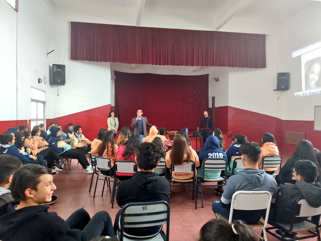 M_SeguridadSL's tweet photo. Capacitacion en Seguridad Vial a alumnos de escuelas secundarias 🚦🛵🚨En la tarde el martes, 60 alumnos de la Escuela Ramón Carrillo se San Luis se interiorizarom acerca de las norrmas de tránsito, medidas de seguridad y concientización para el cuidado de la vida 🚧🚘🚥 https://t.co/ETgm3AM8iT