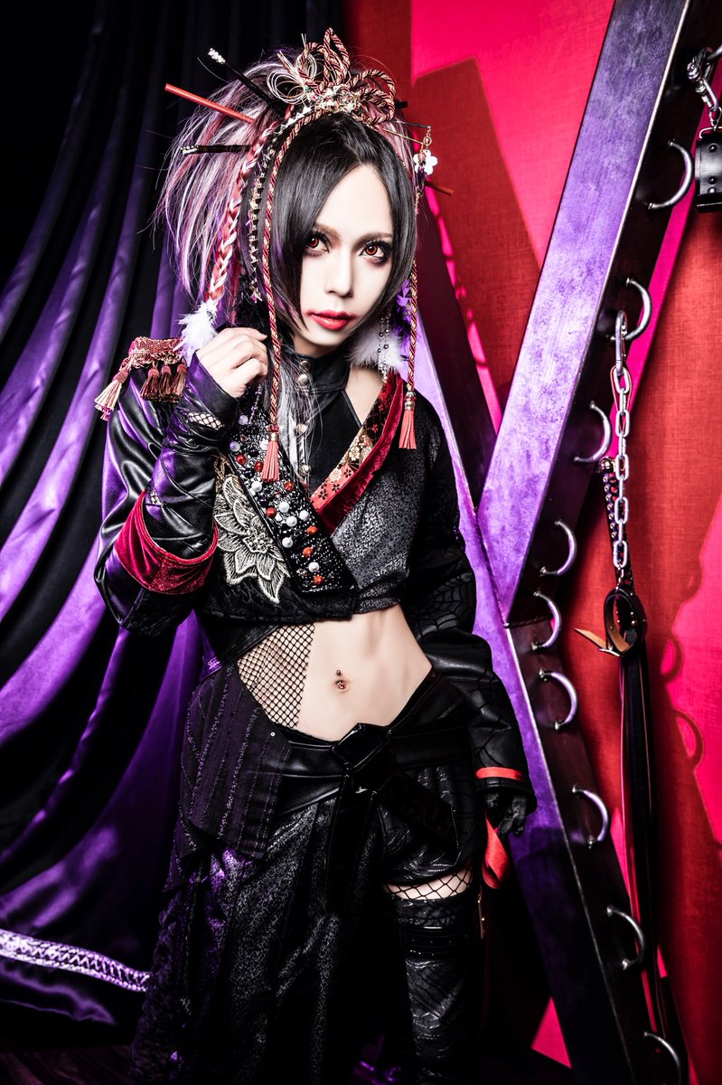 _VKholic_'s tweet photo. #UNDEUX's new look
+ full MV 「安藤の自己崩壊症パラフィリアー犯シクナッタ僕のアレ。」(Andou no jiko houkaishou paraphilia-han shikunatta boku no are.-) https://t.co/9ClZvPVBWf

Gt. #ALu
Gt. #Kai
Ba. #Gano
Dr. #Luchat

#vk #v系 #vkei #visualkei https://t.co/sLQD1ju3Uc