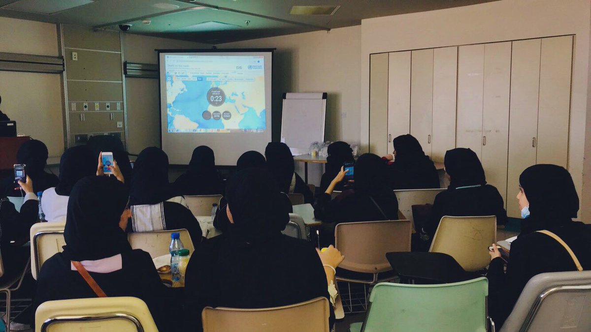 SafedrivingP's tweet photo. جانب من برنامج القيادة الآمنة و اساسيات التحكم في النزيف اللي عملناه لطالبات الشطر بجامعة الملك عبدالعزيز 😍😍💉🚘

#group5 #patient_safety 
@patients_safety @Dralmarhabi @draaarab https://t.co/fl2PVDvqLA