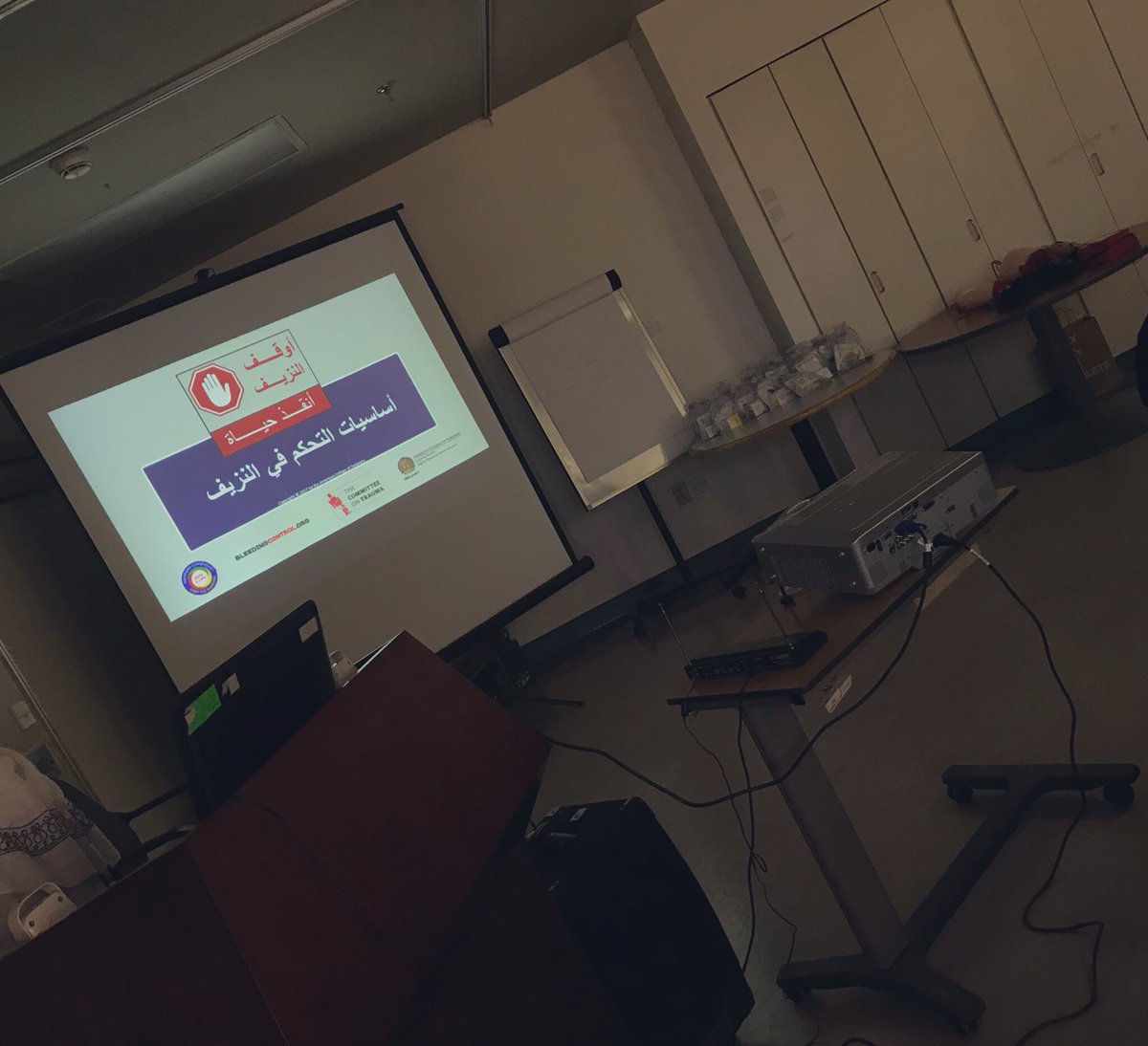 SafedrivingP's tweet photo. جانب من برنامج القيادة الآمنة و اساسيات التحكم في النزيف اللي عملناه لطالبات الشطر بجامعة الملك عبدالعزيز 😍😍💉🚘

#group5 #patient_safety 
@patients_safety @Dralmarhabi @draaarab https://t.co/fl2PVDvqLA