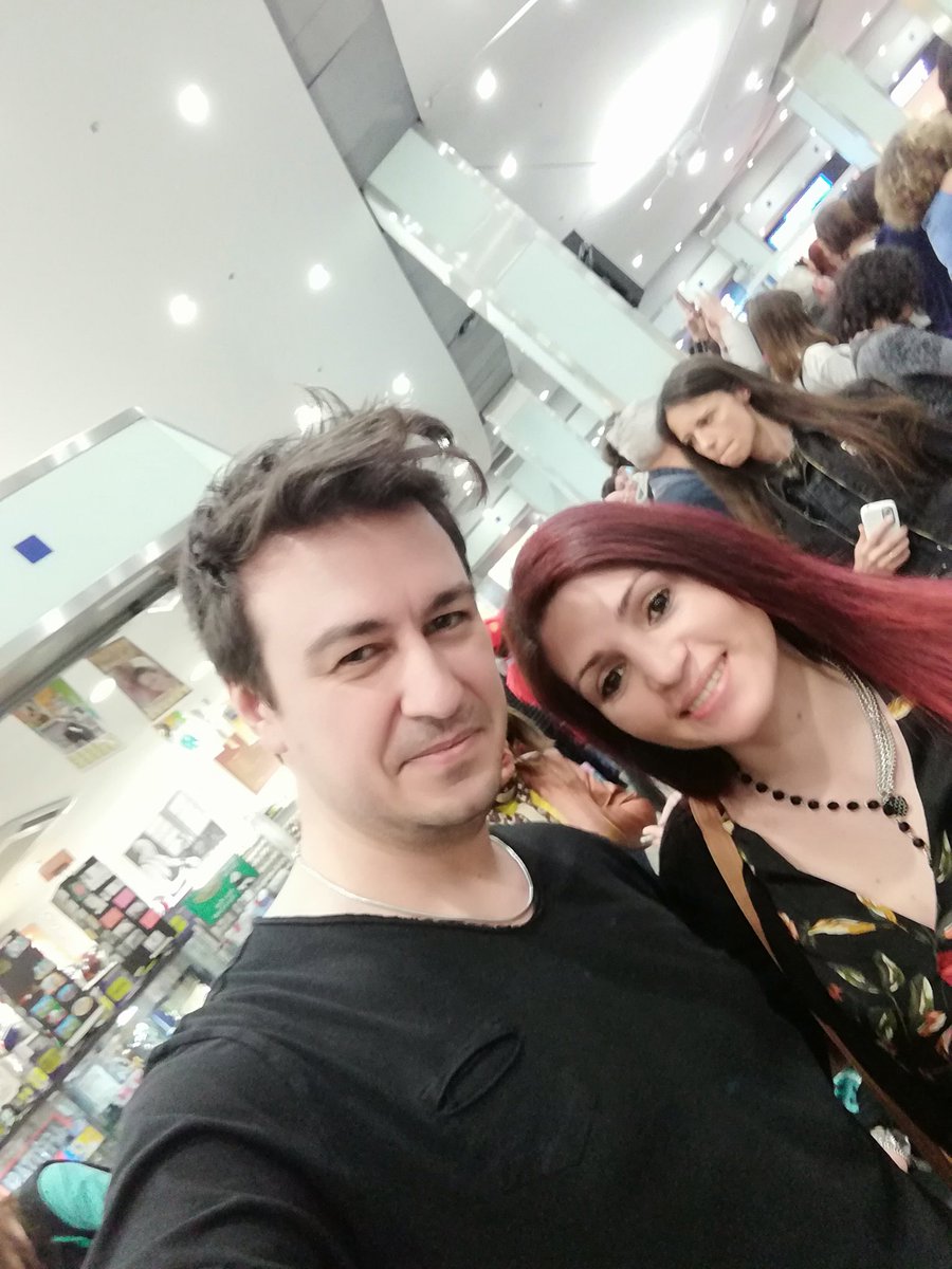 samantarivello's tweet photo. Gentilissimi e disponibili come sempre @MetaErmal @montanari_marco grazie di tutto 💛 siete due persone SPECIALI. 💛😘 #ErmalMetaInstore #Torino https://t.co/ETo4BILDMF