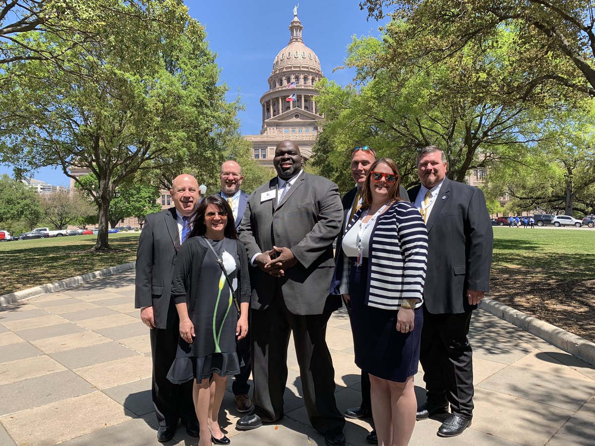 communityisd's tweet photo. Your CISD Board of Trustees and Superintendent @dr_rnivens in Austin today to meet with our elected representatives as part of #CollinCountyDays
#ExperienceTheBLUE #CollinCountyVotes https://t.co/M7X2MmLR77