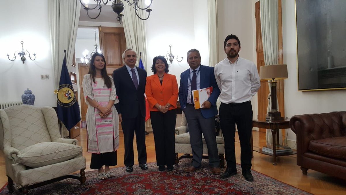 Juan_SantanaC's tweet photo. 🔎🧐Nos reunimos con @andreschadwickp para analizar grave problema de emanación de gases en establecimientos de #Copiapó La educación es y será siempre nuestro norte. Advertimos que situación se repite en la región @copiapomuni @bancadaPSchile 😷📚🏫https://t.co/IwdCyuEoX5 https://t.co/E16lHGhH1F