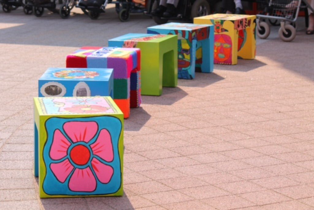 Schooljaar afsluiten met een betekenisvol kunstproject ! Zie kletskruk.nl #kleur #betekenis #CJP