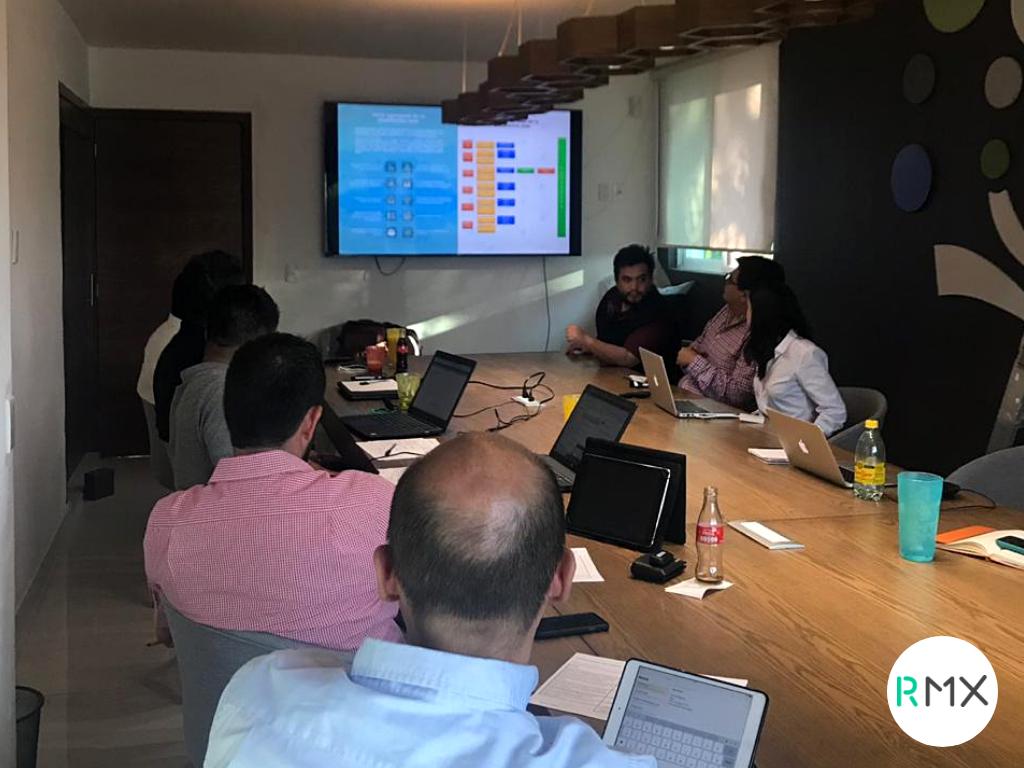 RetoMX_'s tweet photo. El día de ayer llevamos acabo la sesión final de #pitch junto con los equipos finalistas del #FreshKampoChallenge 🚀😉 #RMX #RetoMéxico https://t.co/6PIS0DzJik
