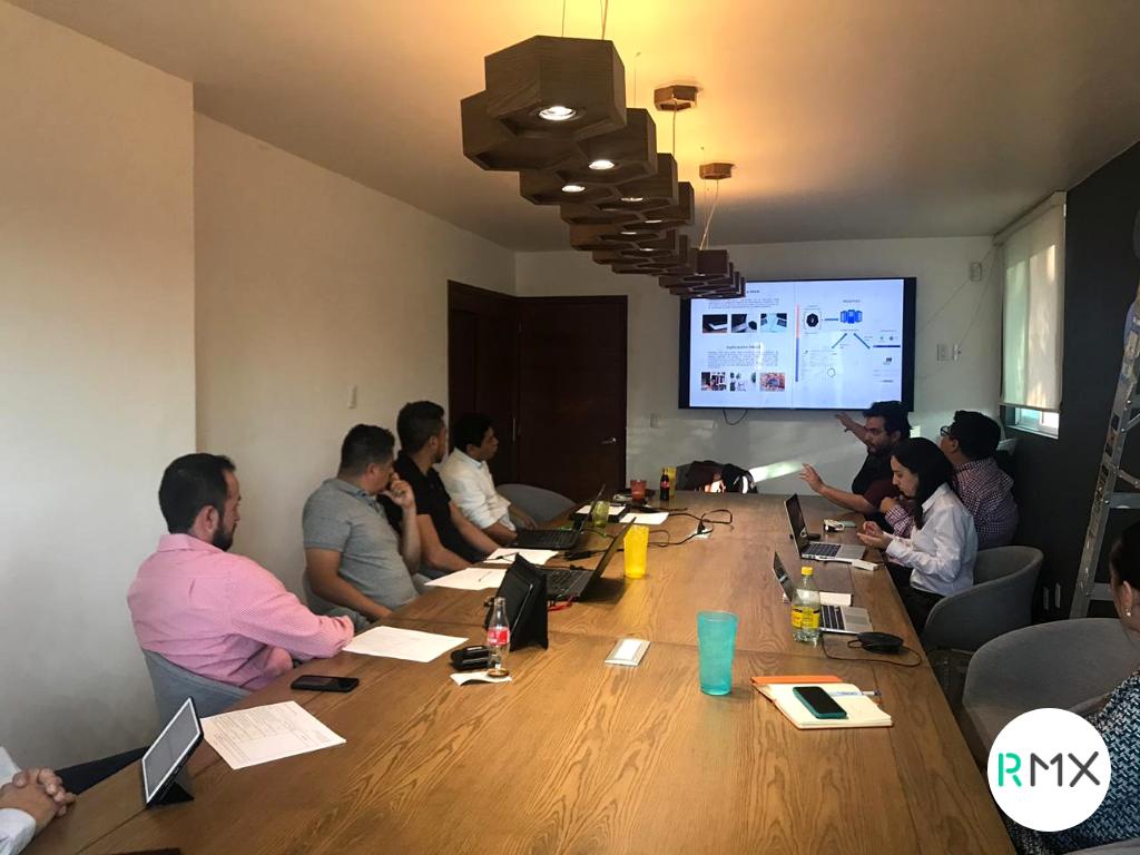 RetoMX_'s tweet photo. El día de ayer llevamos acabo la sesión final de #pitch junto con los equipos finalistas del #FreshKampoChallenge 🚀😉 #RMX #RetoMéxico https://t.co/6PIS0DzJik