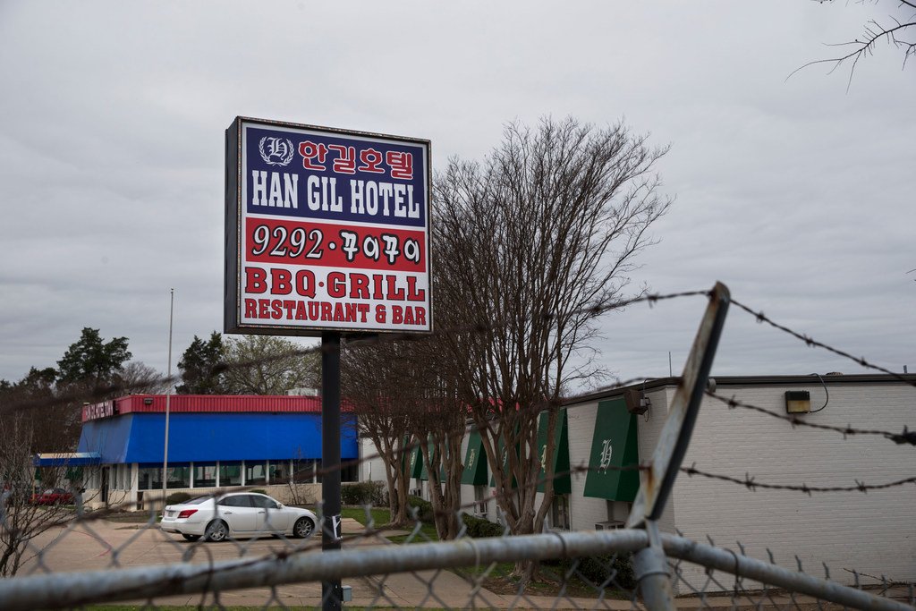 RobertWilonsky's tweet photo. I spoke to the families of young men and women, all in their early 20s, who died at the Hal Gil Hotel Town in Northwest Dallas or whose lives were ruined there.

All these 20-somethings had one thing in common: They all came to the Han Gil from Coppell.

https://t.co/8wXVX8dn1P https://t.co/jlsedrehNY