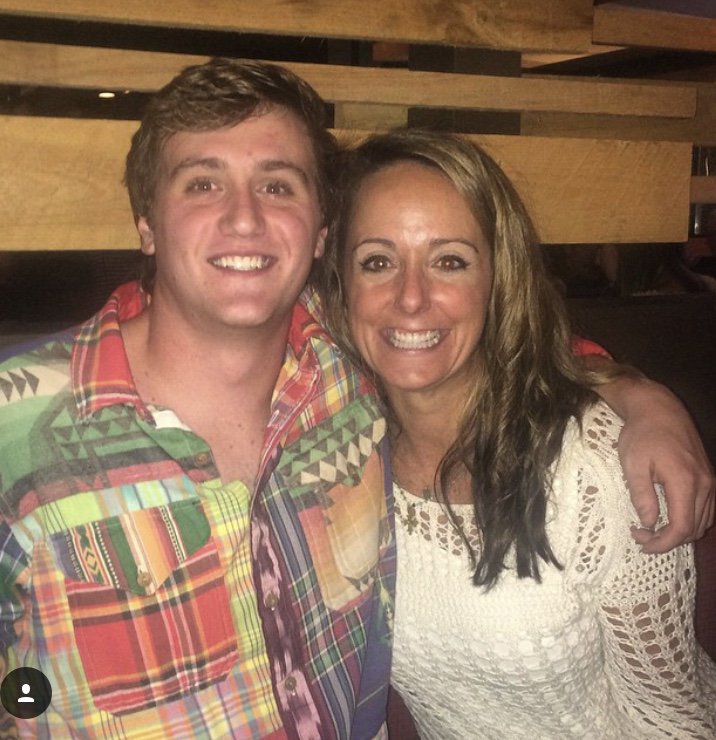 RobertWilonsky's tweet photo. I spoke to the families of young men and women, all in their early 20s, who died at the Hal Gil Hotel Town in Northwest Dallas or whose lives were ruined there.

All these 20-somethings had one thing in common: They all came to the Han Gil from Coppell.

https://t.co/8wXVX8dn1P https://t.co/jlsedrehNY
