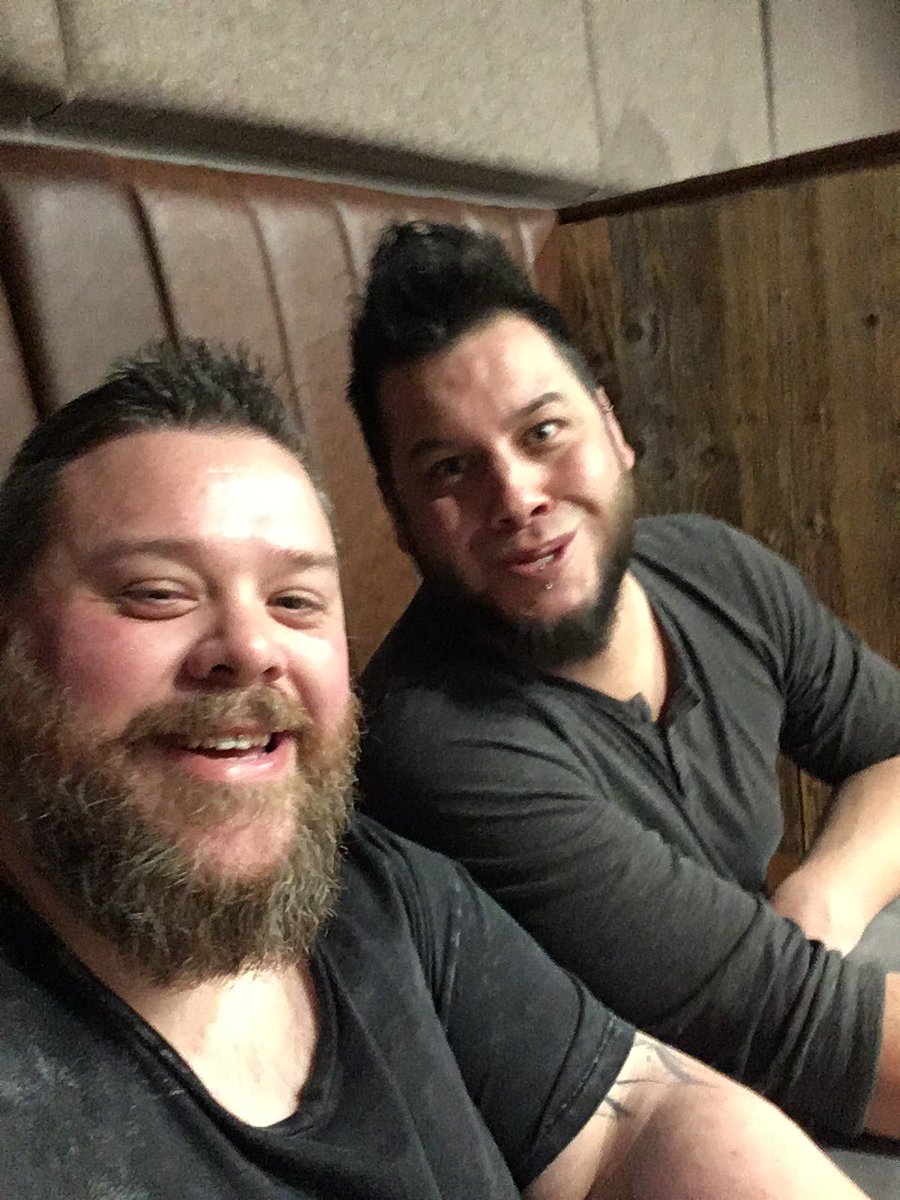 Sound checked and ready! Don’t ask about Damo, we’ve no idea either! 🙄