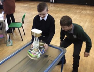 KillowenPS's tweet photo. @StJohnColeraine P4 Scientists learning through investigation #ExplainingLearning #STEM #LivingandLearningTogether https://t.co/gAEHI1laOv