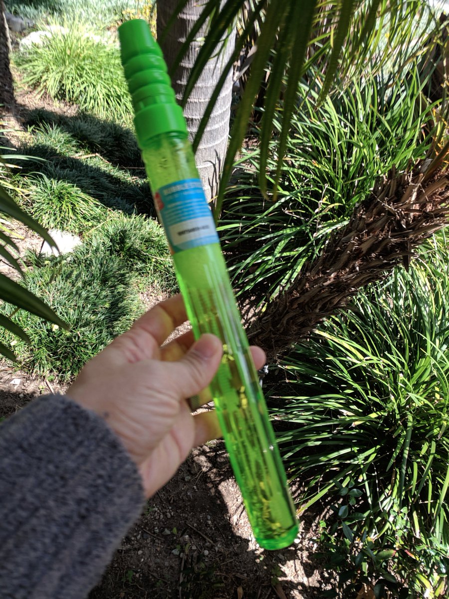 cakeguurl25's tweet photo. Take some time and blow some bubbles.  https://t.co/HbQIhGjjMH https://t.co/yl4Uu2s6LY