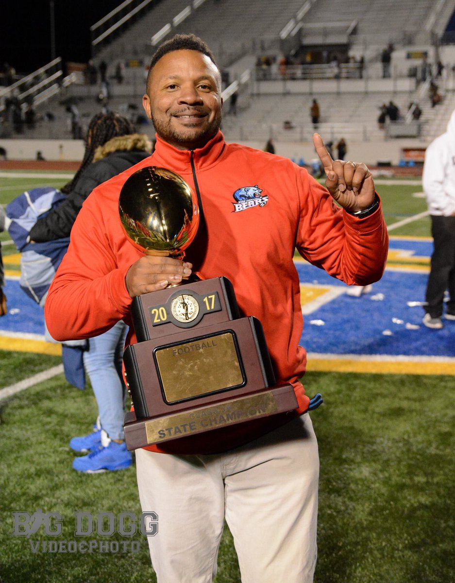 seanlove's tweet photo. Man ... Iβm itching for ANOTHER winter photo shoot!!! π π
#JMBears #RelentlessPursuit #GoldBall https://t.co/s6U9amGEM9