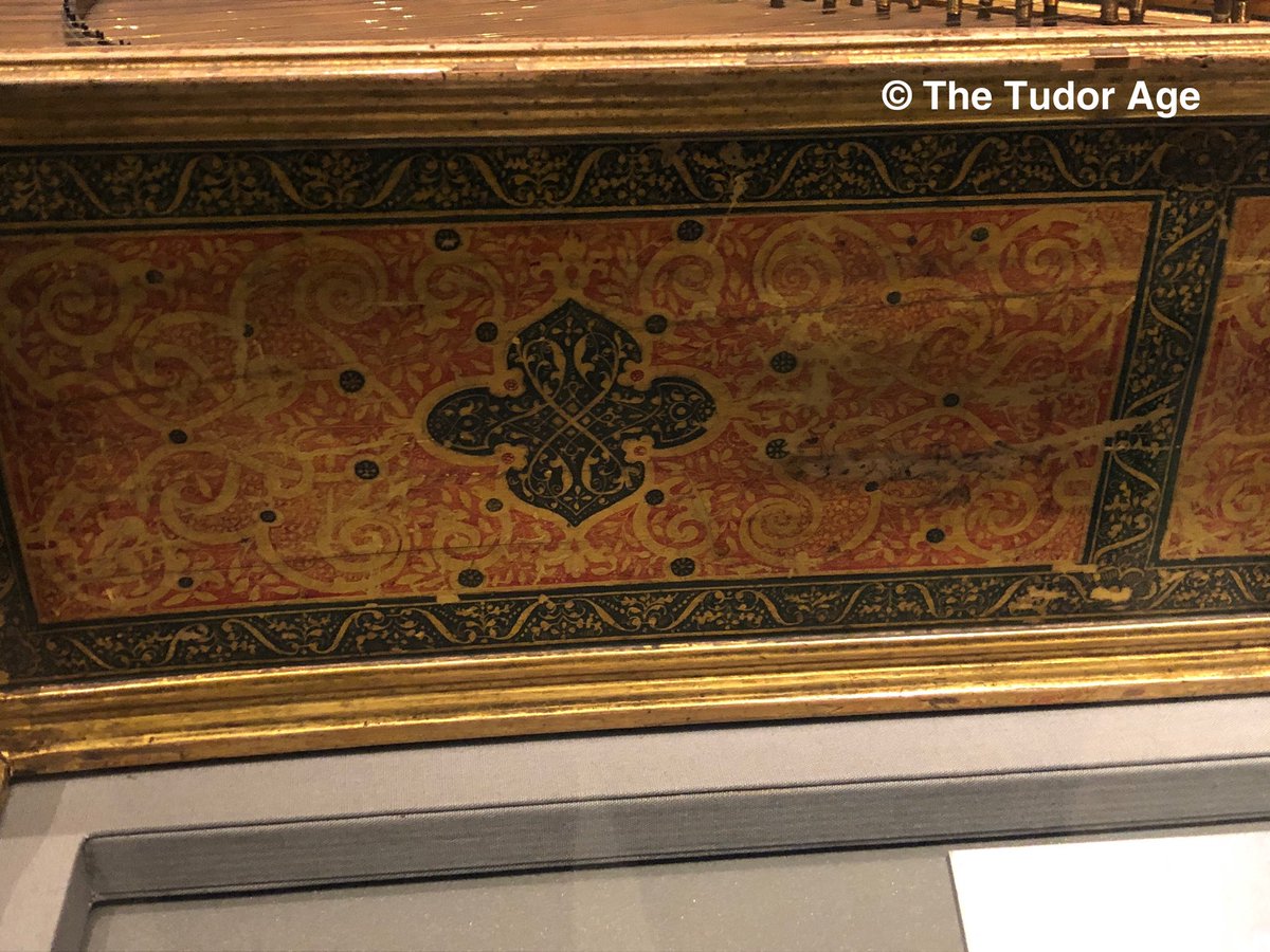 TudorAge1973's tweet photo. Virginals with the devices of Elizabeth I
The painter decorated this set of virginals with the Queen’s devices, including the falcon, the sceptre and the royal coat of arms.
https://t.co/MSp4UdmX75

#Virginals #Music  #QueenElizabethI #Tudors #History #TheTudorAgeinLondon https://t.co/bORmkXbBCd