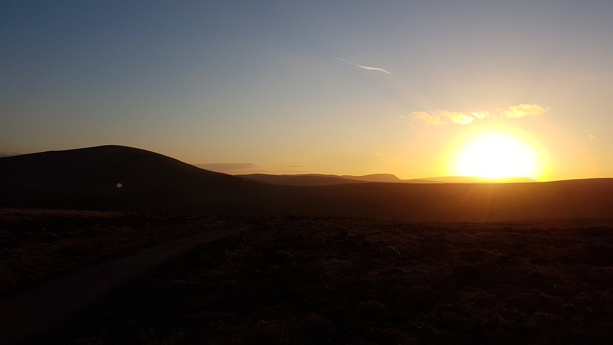 Evening run up Pen y Fan - was struggling with motivation earlier but so glad I did, beautiful sunset!
<a href="/VisitBeacons/">Visit Brecon Beacons Bannau Brycheiniog</a> 
@BreconBeaconsNP 
@BeaconsPhotos