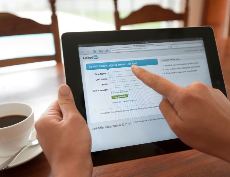JNinivaggi's tweet photo. Sales Enablement Pros: What’s Missing from Your LinkedIn Profile? https://t.co/cey4TcGCvb https://t.co/57OKSTuoNi