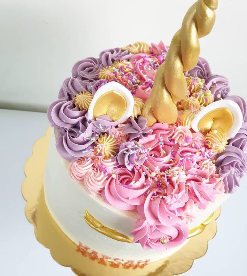 CakeoliciousUK's tweet photo. "Still #trending "๐ฆ
#celebrationcake #birthdaycake #unicorncake #unicorn #cakeolicious #childrencakes #luxurycakes #londoncakes #bespokecakes #lutonbaker #lutoncakes #buttercream #desserts https://t.co/3qDGbLMdEu