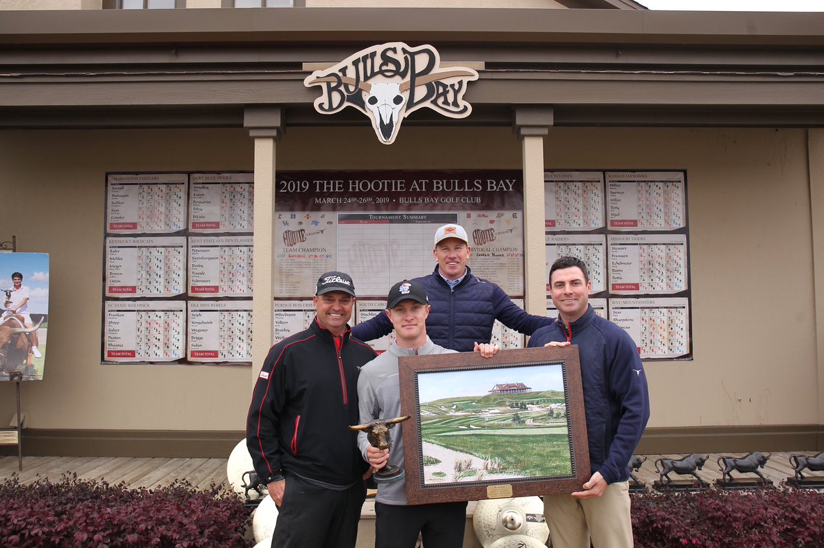 KUMensGolf's tweet photo. Charlie Hillier gets his first tournament individual 1st place finish!🥇 #KUgolf #RockChalk #Winner https://t.co/785BtoebLP